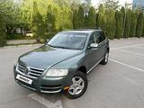 Volkswagen Touareg 2005 года за 4 500 000 тг. в Алматы – фото 2