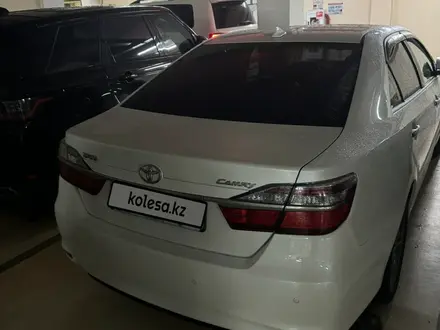 Toyota Camry 2017 года за 14 300 000 тг. в Алматы – фото 3