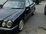 Mercedes-Benz E 320 1997 года за 2 800 000 тг. в Астана – фото 4