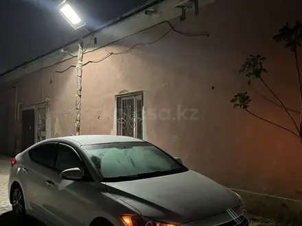 Hyundai Elantra 2017 года за 4 300 000 тг. в Актау – фото 2