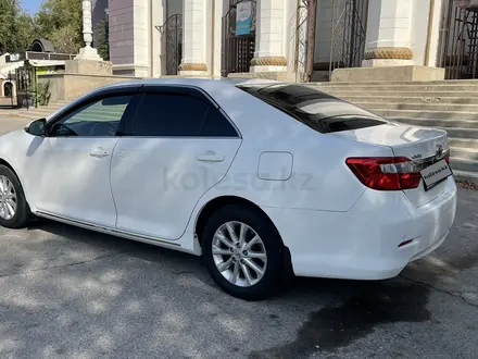 Toyota Camry 2014 года за 9 600 000 тг. в Шымкент – фото 2