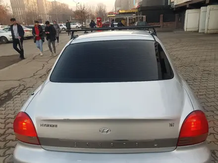 Hyundai Sonata 2001 года за 1 600 000 тг. в Алматы – фото 2