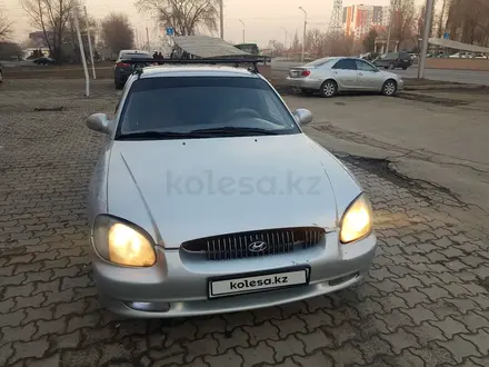 Hyundai Sonata 2001 года за 1 600 000 тг. в Алматы – фото 3