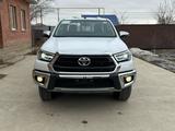 Toyota Hilux 2024 года за 22 800 000 тг. в Атырау