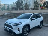 Toyota RAV4 2023 года за 17 000 000 тг. в Астана – фото 2