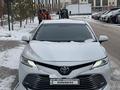 Toyota Camry 2018 года за 12 700 000 тг. в Астана – фото 2