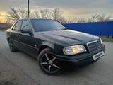 Mercedes-Benz C 200 1996 года за 2 300 000 тг. в Караганда – фото 2