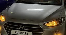 Hyundai Elantra 2018 годаfor7 150 000 тг. в Астана – фото 2