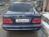 Mercedes-Benz E 230 1997 года за 980 000 тг. в Алматы – фото 2