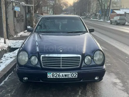 Mercedes-Benz E 230 1997 года за 980 000 тг. в Алматы