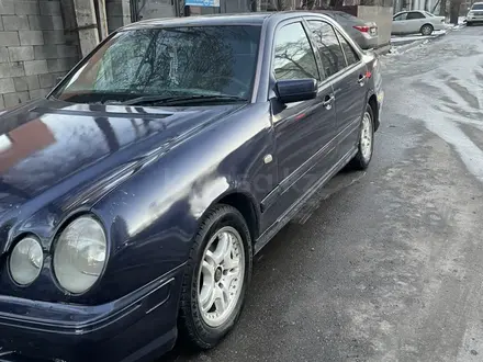Mercedes-Benz E 230 1997 года за 980 000 тг. в Алматы – фото 6