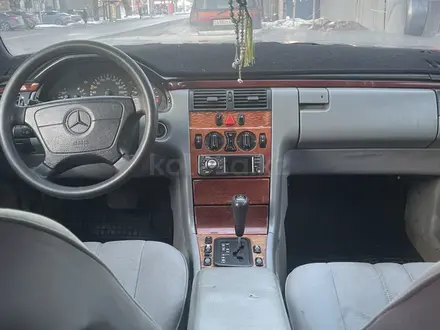 Mercedes-Benz E 230 1997 года за 980 000 тг. в Алматы – фото 10