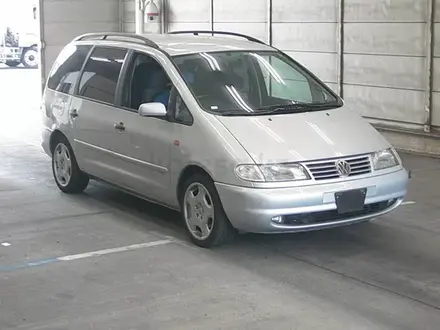 Volkswagen Sharan 1997 года за 10 000 тг. в Алматы