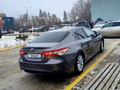 Toyota Camry 2018 года за 11 800 000 тг. в Уральск – фото 2