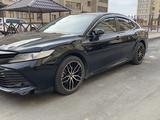 Toyota Camry 2020 года за 13 700 000 тг. в Семей – фото 2