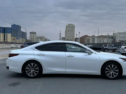 Lexus ES 250 2019 года за 21 500 000 тг. в Актау – фото 2