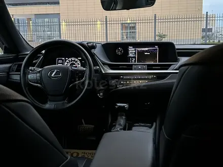 Lexus ES 250 2019 года за 21 500 000 тг. в Актау – фото 9