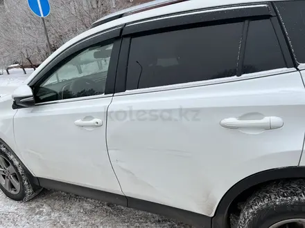 Toyota RAV4 2015 года за 11 000 000 тг. в Астана – фото 4