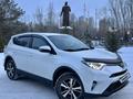 Toyota RAV4 2017 годаfor11 800 000 тг. в Астана – фото 2