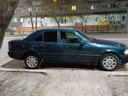 Mercedes-Benz C 180 1996 года за 1 450 000 тг. в Петропавловск – фото 2