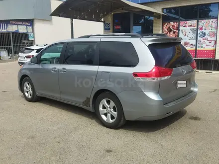 Toyota Sienna 2013 года за 8 000 000 тг. в Атырау – фото 3