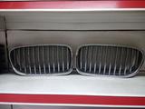 Решетки капота на BMW F10 за 20 000 тг. в Алматы