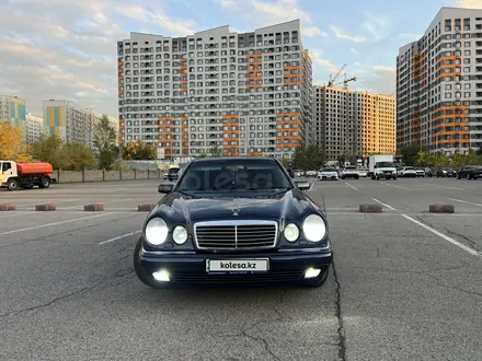 Mercedes-Benz E 320 1996 года за 3 490 000 тг. в Алматы – фото 4