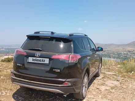 Toyota RAV4 2017 года за 12 000 000 тг. в Усть-Каменогорск – фото 2