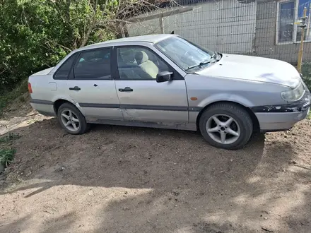 Volkswagen Passat 1997 года за 1 200 000 тг. в Караганда – фото 2