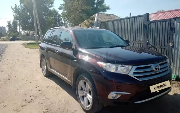 Toyota Highlander 2013 года за 13 800 000 тг. в Павлодар