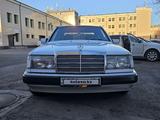 Mercedes-Benz E 200 1991 года за 2 400 000 тг. в Астана – фото 2