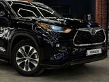 Toyota Highlander 2021 года за 21 000 000 тг. в Атырау – фото 2