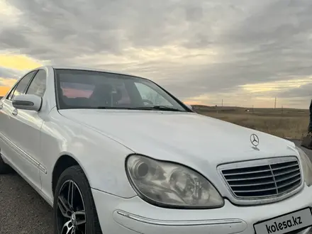 Mercedes-Benz S 320 1999 года за 4 500 000 тг. в Караганда – фото 2