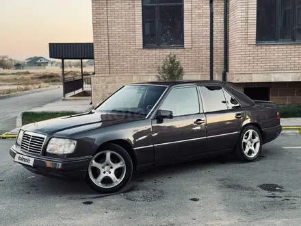 Mercedes-Benz E 280 1993 года за 2 250 000 тг. в Шымкент