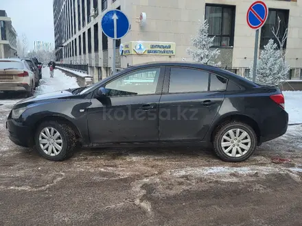 Chevrolet Cruze 2011 года за 3 300 000 тг. в Астана – фото 2