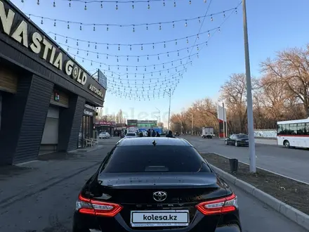 Toyota Camry 2018 года за 13 900 000 тг. в Тараз – фото 4