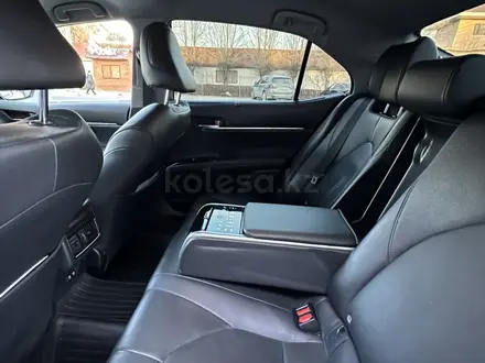 Toyota Camry 2018 года за 13 900 000 тг. в Тараз – фото 6