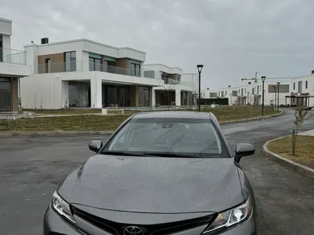 Toyota Camry 2021 года за 12 800 000 тг. в Актау