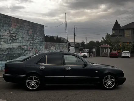 Mercedes-Benz E 320 1997 года за 3 190 000 тг. в Алматы – фото 10