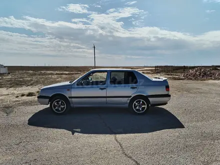 Volkswagen Vento 1994 года за 1 000 000 тг. в Актобе – фото 4