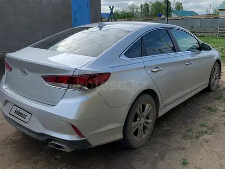 Hyundai Sonata 2019 года за 5 000 000 тг. в Актобе – фото 2