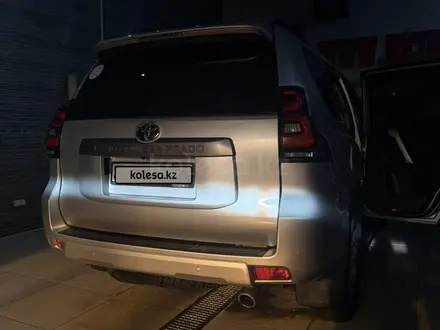 Toyota Land Cruiser Prado 2019 года за 23 000 000 тг. в Актобе – фото 15