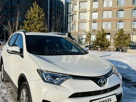 Toyota RAV4 2019 года за 13 200 000 тг. в Астана – фото 3