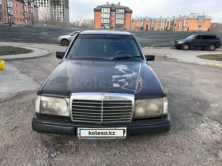 Mercedes-Benz E 260 1989 года за 950 000 тг. в Караганда