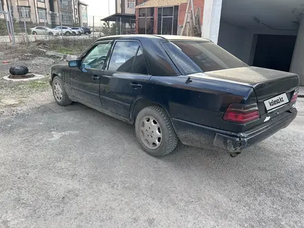 Mercedes-Benz E 260 1989 года за 950 000 тг. в Караганда – фото 6