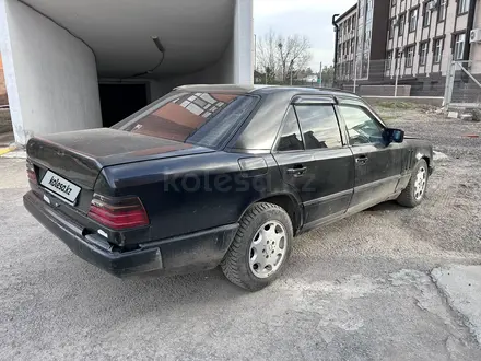 Mercedes-Benz E 260 1989 года за 950 000 тг. в Караганда – фото 8