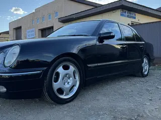 Mercedes-Benz E 320