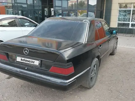 Mercedes-Benz E 230 1991 года за 1 250 000 тг. в Актобе – фото 3