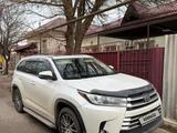 Toyota Highlander 2018 года за 17 000 000 тг. в Шымкент