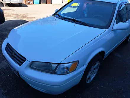 Toyota Camry 1997 года за 2 800 000 тг. в Экибастуз – фото 2